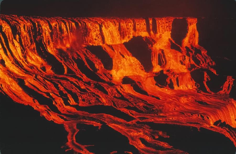 Illustration for article titled 1.774 días escupiendo lava: las espectaculares imágenes del volcán que tuvo cinco años en jaque a Hawai
